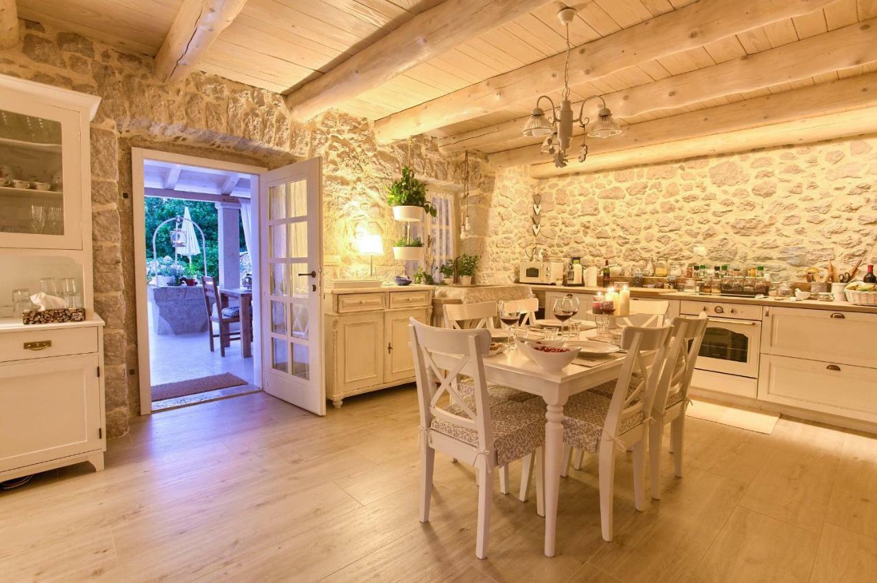 White Cottage Heritage House Чижичи Экстерьер фото